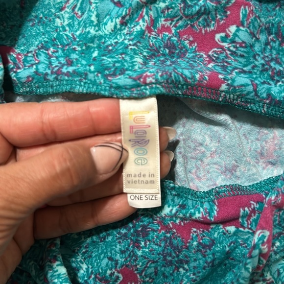 LulaRoe buttery soft leggings. - Picture 3 of 4